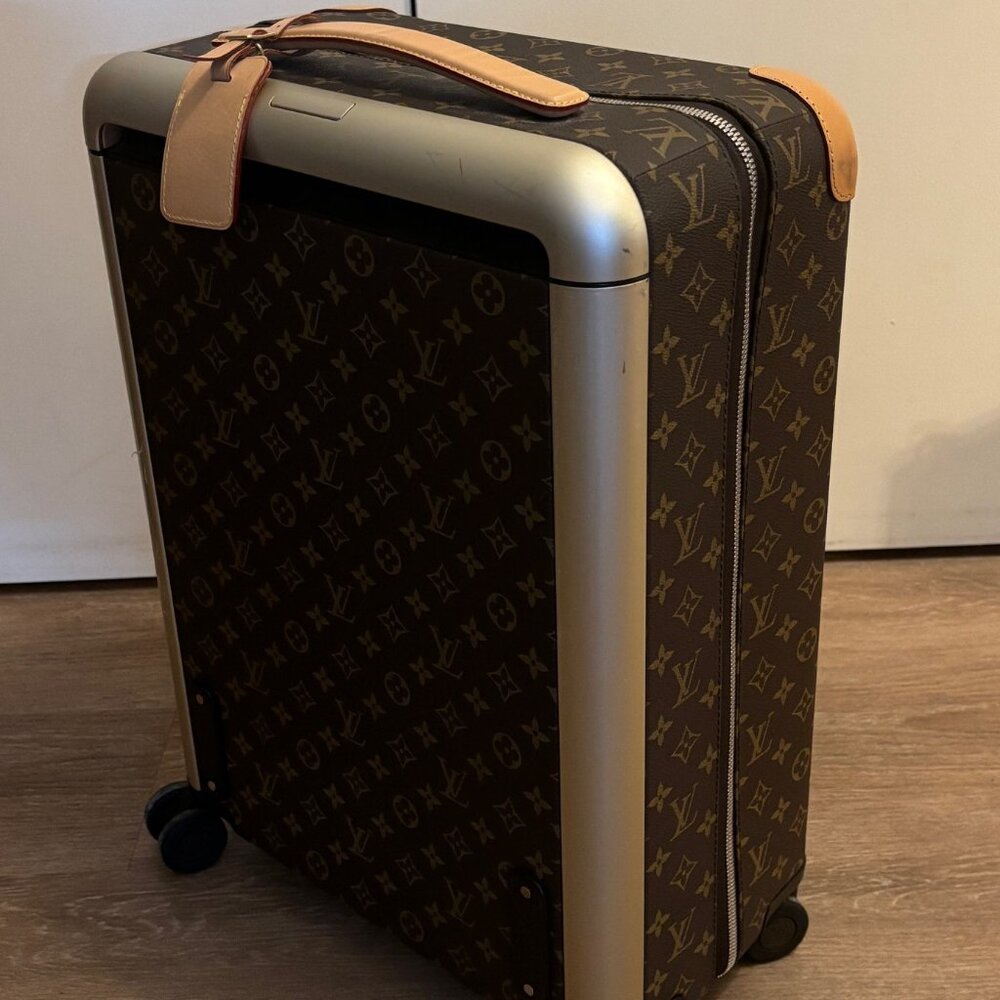 Louis Vuitton - Horizon 50 Monogram Spinner Suitcase